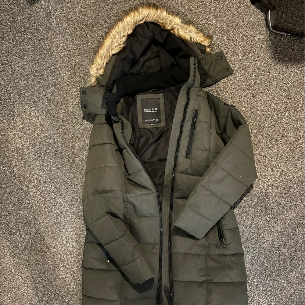 Noize Women’s Medium Winter Parka Olive Green Faux Fur Hood Vegan Puffer Coat